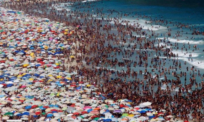 praia-lotada-copacabana.jpg