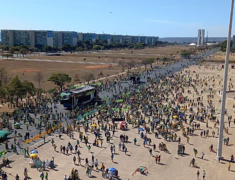 Bolsonaro ameaça eleições 2022 e insiste em defesa do voto ...